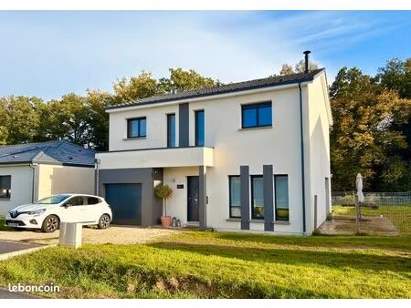 maison neuve de 2022 à l’oree du bois