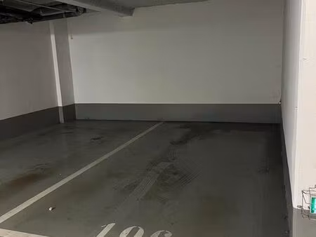 location place de parking 12 5m2