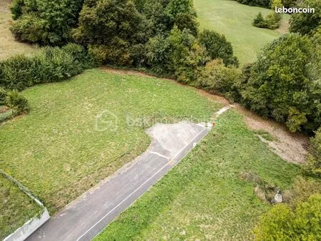 terrain 1 056 m² lornay