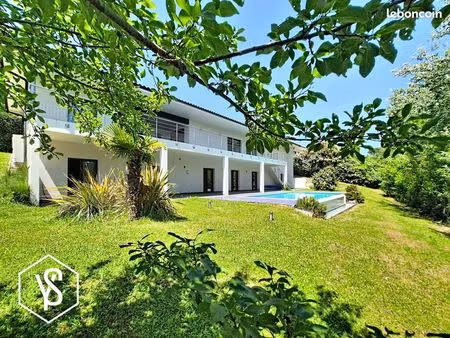 villa 6 pièces 275 m²