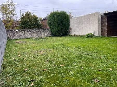 terrain 300 m2 andeville