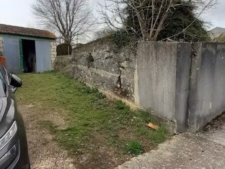 terrain constructible 667m2 à saintes