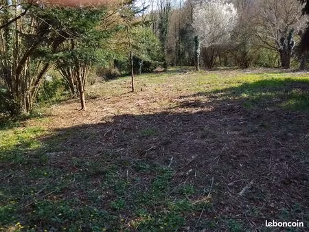 terrain constructible 2800 m2 41 euros/m2  près de la gare de guichen