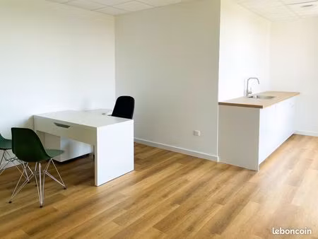 bureau médical/paramédial à louer face clinique croix du sud