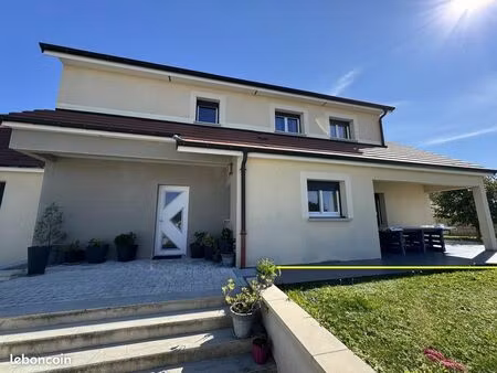 propriété 8 pièces 162 m²