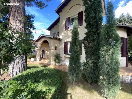 maison de ville en viager 7 pièces 146 m²