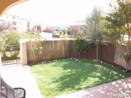 t3 de 66 m2 au centre du village avec terrasse