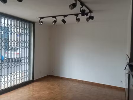 bureau local brignoles près parkings et marché