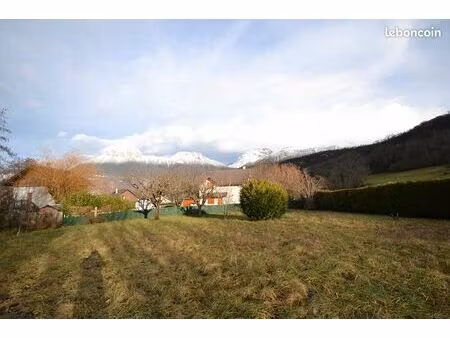 terrain 1600 m² duingt
