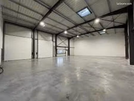 entrepôt 1600 m² bonneval