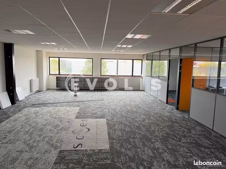 local bureaux 548 m²