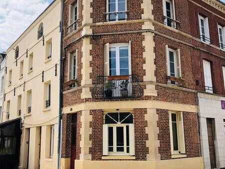 maison pleine de charme située au cœur de fécamp. idéalement placée. commerces au pied de 
