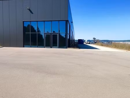 local d'activite 1041 m² vaulx-milieu