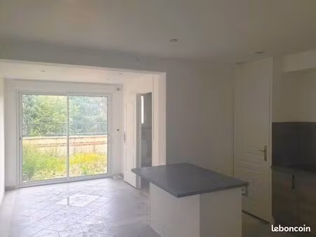 maison 3 chambres avec terrasse  louée 600/mois