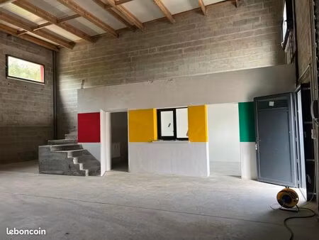 local 300 m² dompierre-sur-mer