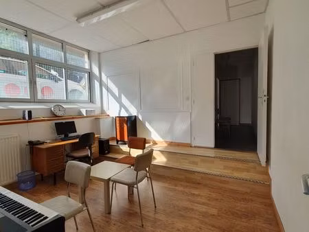 bureau à louer 250 euros / mois (charges comprises)