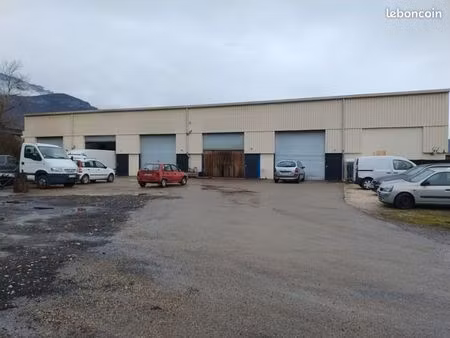 local industriel 90 m²