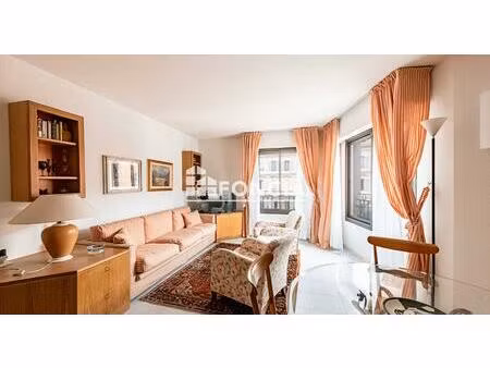 menton centre ville  appartement de trois pieces entierement meublee sur mesure  vendu ave