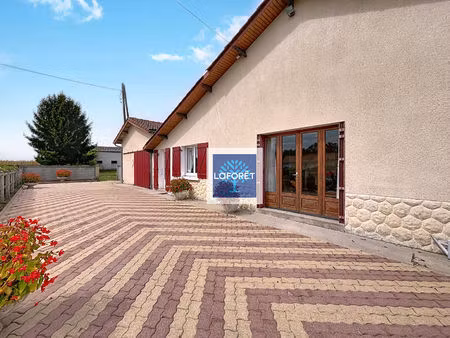 maison de plain pied  3 chambres  dépendances et jardin autour