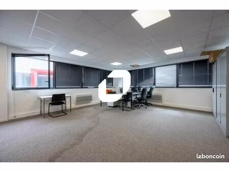 bureau 300 m²