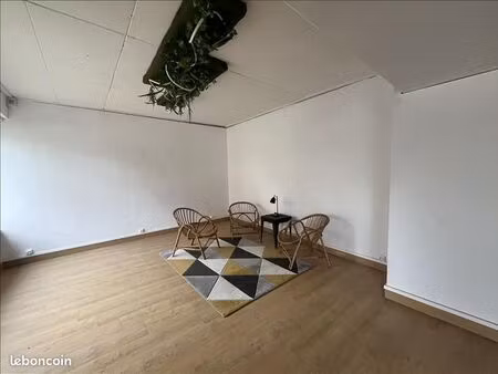 immeuble 100 m² guiscriff