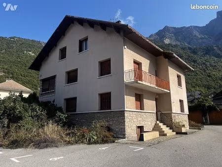 immeuble 297 m² st julien mont denis