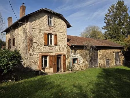 maison de campagne avec dépendances sur un terrain d'environ 3 400m².