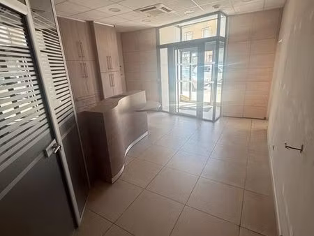 local commercial lunel 97m2 sur avenue principal