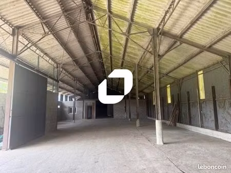 local d'activité 730 m²