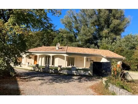 location maison  m² t-6 à léognan  1 900 €
