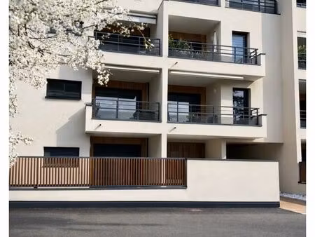 t3 71m² – 2 terrasses – résidence sécurisée – parking – veauche