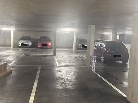 place de parking en sous sol à louer  disponible immédiatement