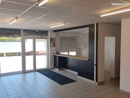 location local commercial