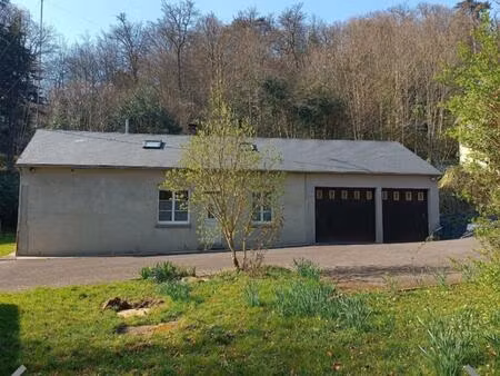 maison de 5 pièces en bord de rivière.