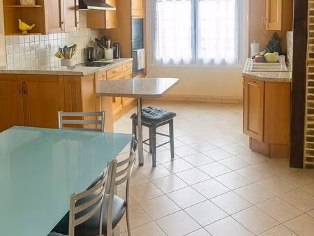 jolie maison de famille avec véranda et jardin