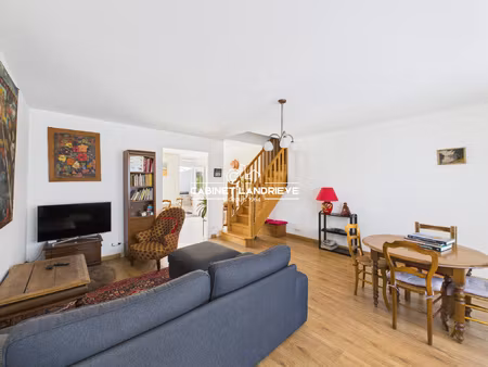 à vendre maison de caractère avec terrasse à vallon-en-sul