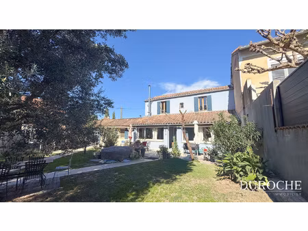 maison familiale avec jardin arboré et dépendance 4 chambres