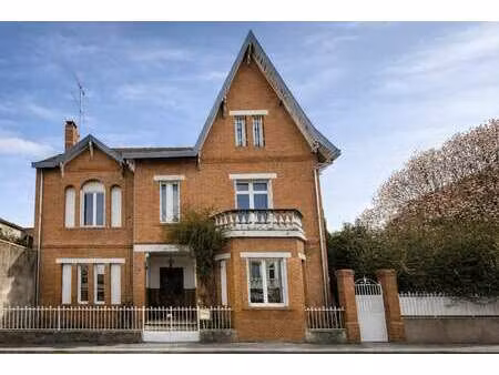 vente maison à castelsarrasin (82100) : à vendre / 278m² castelsarrasin