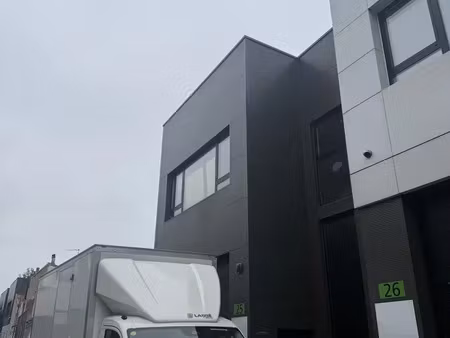 local de 250 m2 a louer - romainville (93)