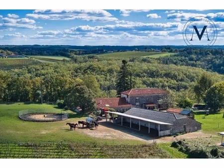 propriété d’exception où le cheval est au cœur de la vie quotidienne proche de tournon d'a