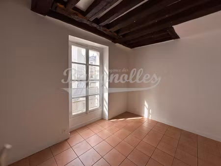 paris xvii ème. avenue de clichy. studio rénové