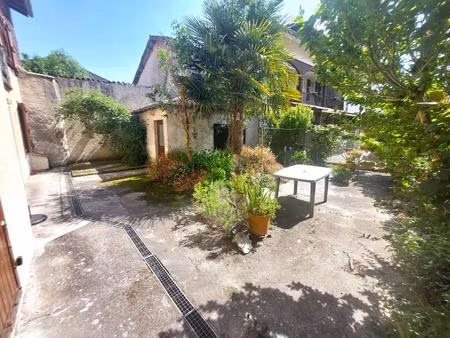 faire offre maison de village 147m2 avec jardin et dépendances.