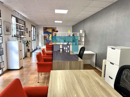 local commercial - 50 m² - vitrine de 10 m - libre