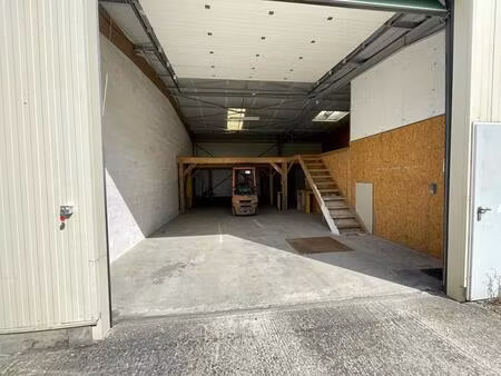 local d'activité 100m2 stockage + 140m2 bureau