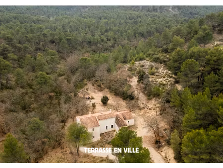 meyrargues - maison t8 - 220 m2 - terrain 15000 m2 - 849 000