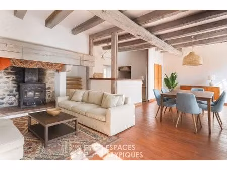 maison du xivème siècle et son jardin bucolique