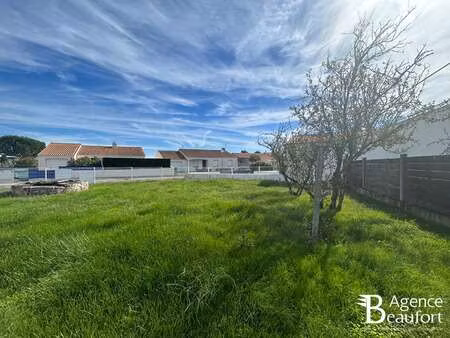 vente terrain à givrand (85800) : à vendre / 240m² givrand