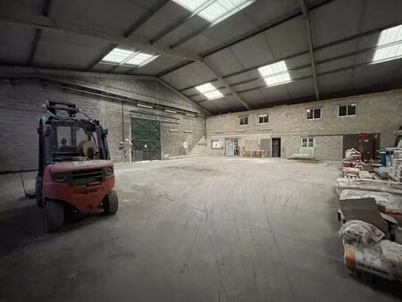locaux d'activités 380m2 700m2 terrain accès pl