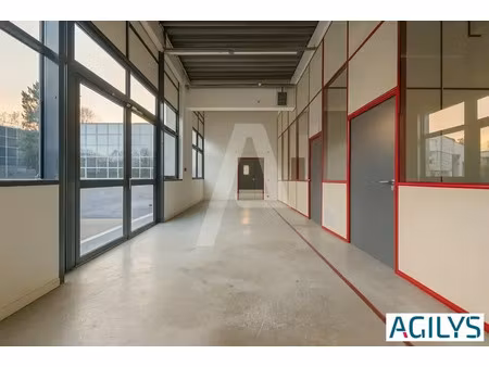 a vendre : au pied de la n118 - local mixtes bureaux-activités-stockage - laboratoires d'u