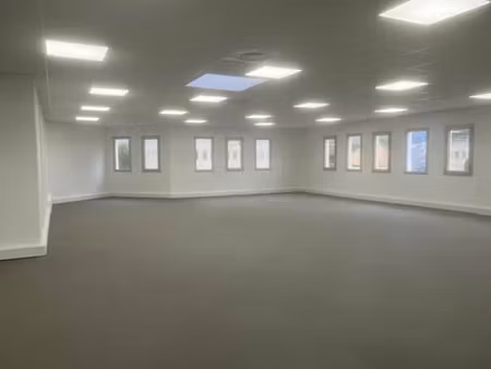 a louer 255m2 marseille